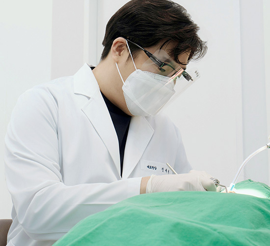 의료진 진료 장면